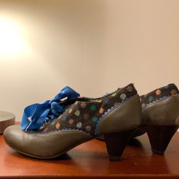Size 6 poetic license heels polka dot and ribbon laces - Picture 4 of 4